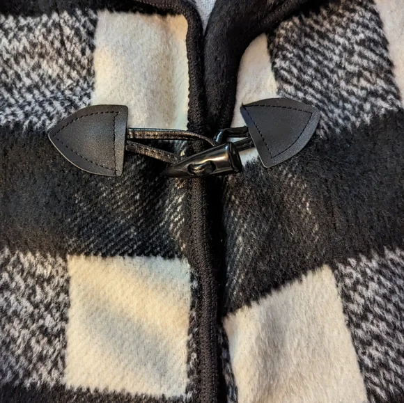 NWT Women's Coco + Carmen Plush Vest, Black and White- Size L/XL - Picture 5 of 8